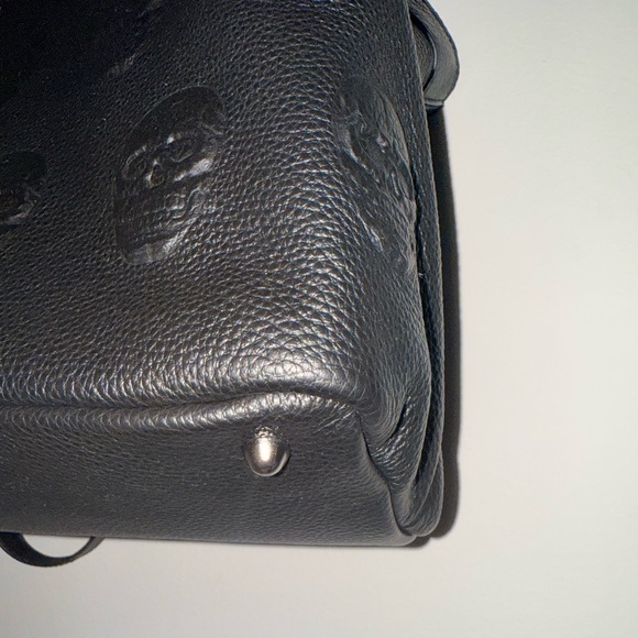 Viral TikTok bag!! IO Pelle Leather Skull Tote! - Picture 5 of 7